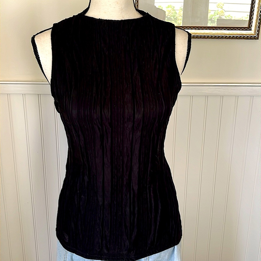 Sleeveless Black Micro Pleats Stretch Pullover Top High Neck Fitted EUC